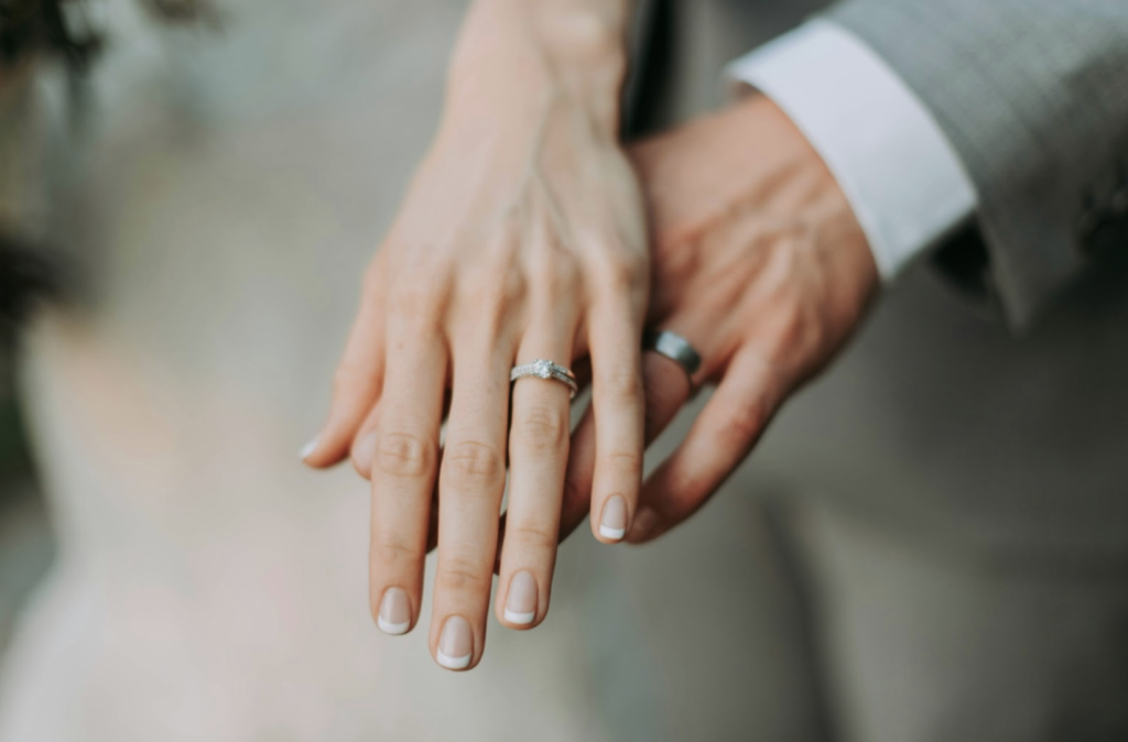 Memilih Cincin Tunangan yang Tepat