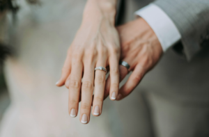 Memilih Cincin Tunangan yang Tepat