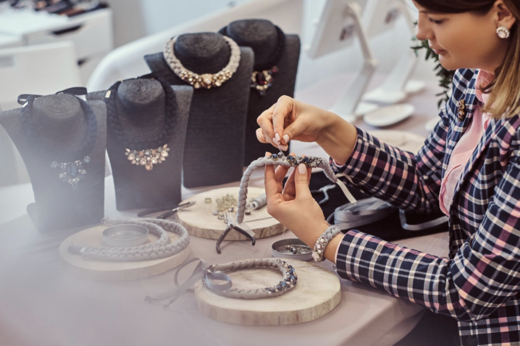 Cara dan Tempat Terbaik Menjual Emas Perhiasan Anda